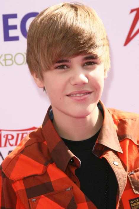 Justin Bieber lanseaza accesorii parfumate