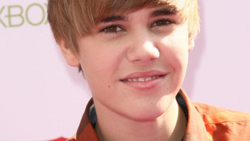 Justin Bieber lanseaza accesorii parfumate