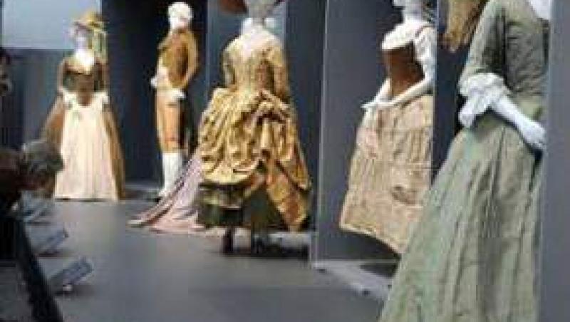 Intra in Muzeul Modei de la Los Angeles