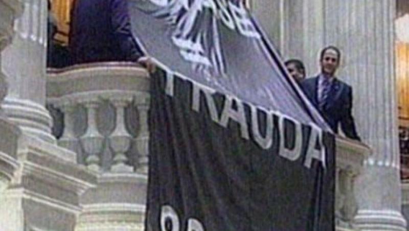 Banner ironic la motiune: Anastase=Frauda
