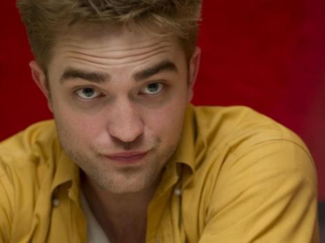 Robert Pattinson: "Imi e teama sa ma indragostesc"