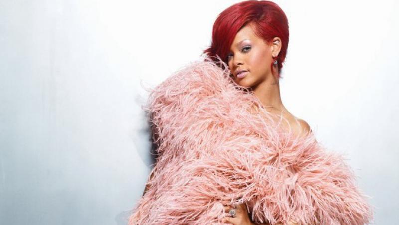 Rihanna, rochie-flamingo pe coperta 