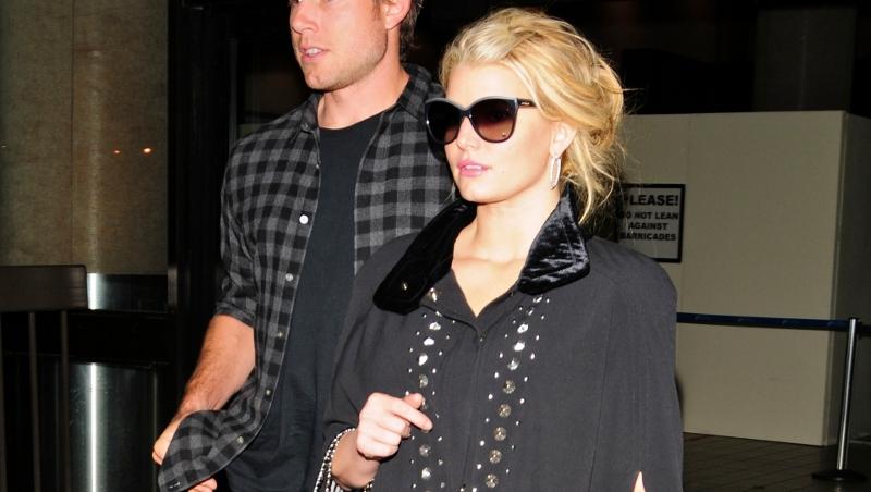 Jessica Simpson, insarcinata sau balonata?