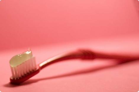 VIDEO! Pericolele din pasta de dinti si sapun