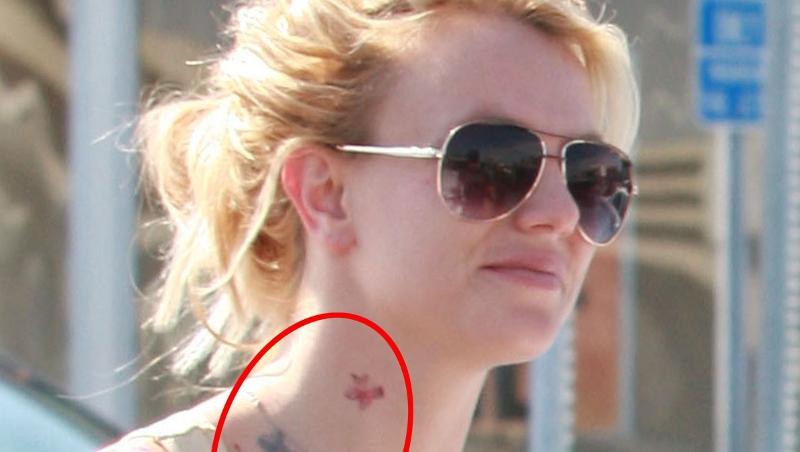 Britney Spears se tatueaza cu cerneala