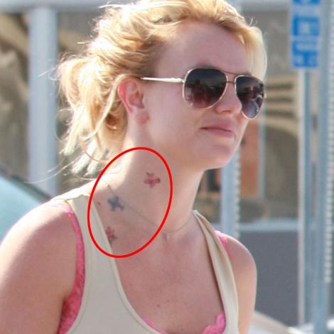 Britney Spears se tatueaza cu cerneala
