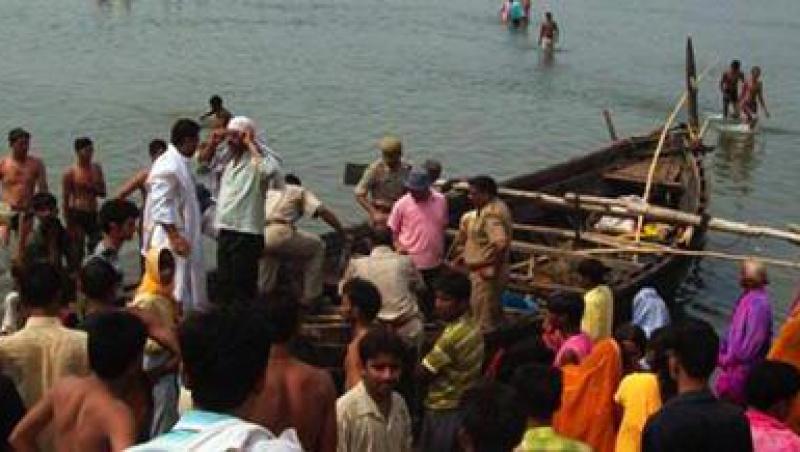 India: Cel putin 18 morti si 70 de persoane date disparute, dupa scufundarea unui feribot