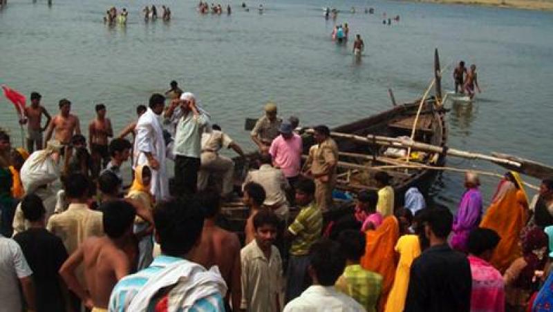 India: Cel putin 18 morti si 70 de persoane date disparute, dupa scufundarea unui feribot