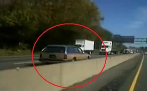 SUA: Panica pe o autostrada dupa ce o batranica a condus mai multe zeci de kilometri pe contrasens