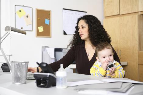 Mamele angajate pun in pericol sanatatea copiilor