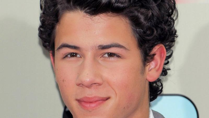 Nick Jonas s-a cuplat cu colega de platou