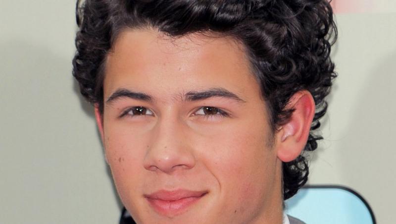 Nick Jonas s-a cuplat cu colega de platou