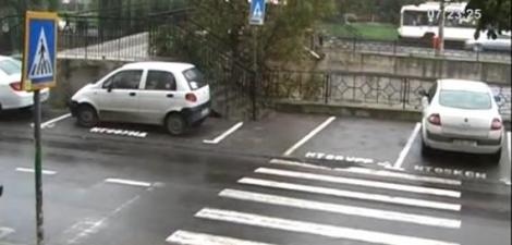 VIDEO! Parcare pe trecerea de pietoni la Piatra Neamt