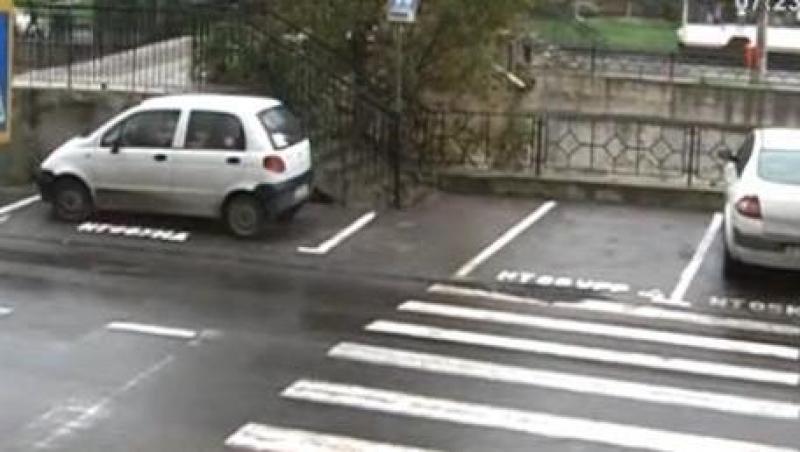 VIDEO! Parcare pe trecerea de pietoni la Piatra Neamt