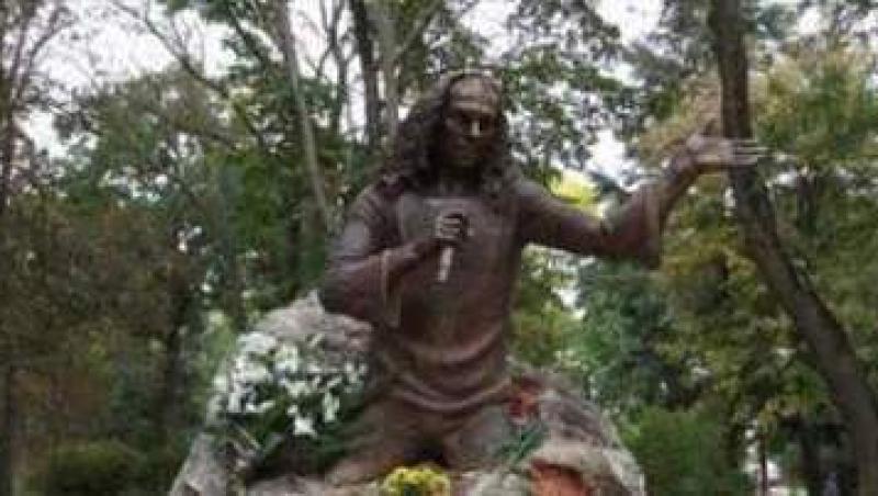 Ronnie James Dio are statuie in Bulgaria