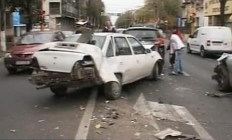 VIDEO! Cluj: Opt masini distruse si patru pietoni raniti