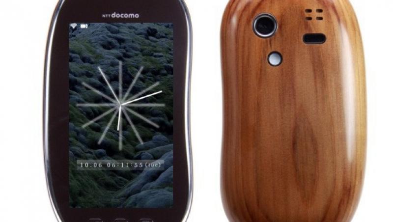 Sharp Touch Wood: mobilul din lemn