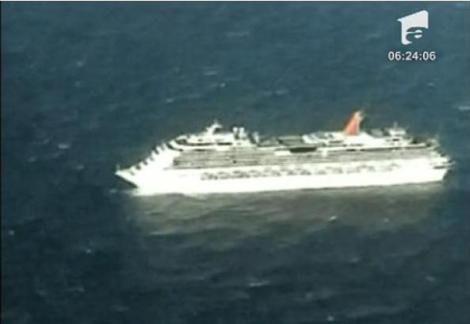 O nava cu 4 500 de oameni pluteste in deriva in Oceanul Pacific
