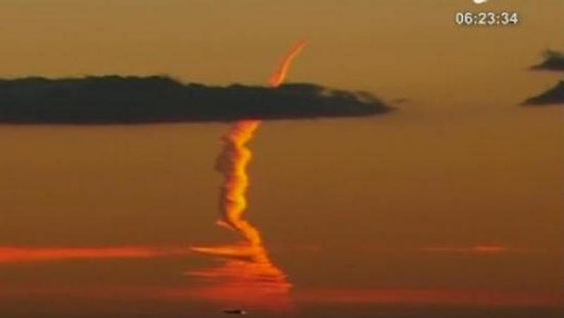 VIDEO! Urma de racheta inexplicabila pe cerul Californiei