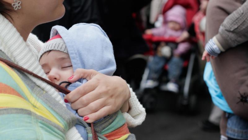 Criza creste natalitatea in Romania. De teama ca si-ar putea pierde locul de munca, tot mai multe femei devin mamici