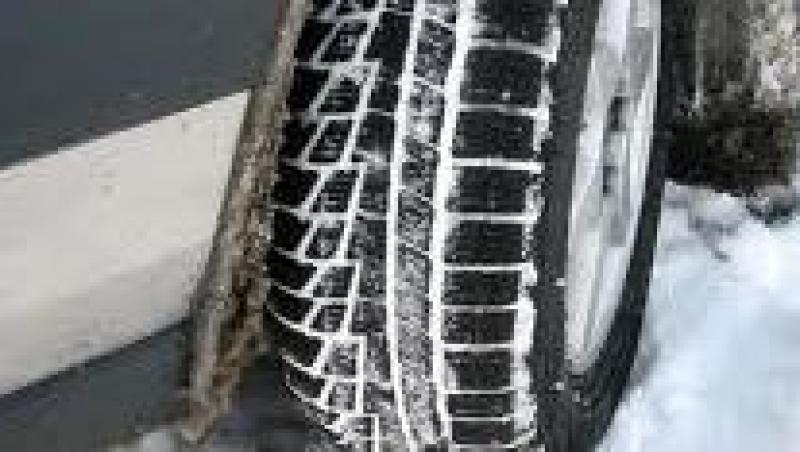Amanare: Dotarea masinilor cu pneuri de iarna, obligatorie din 2011!