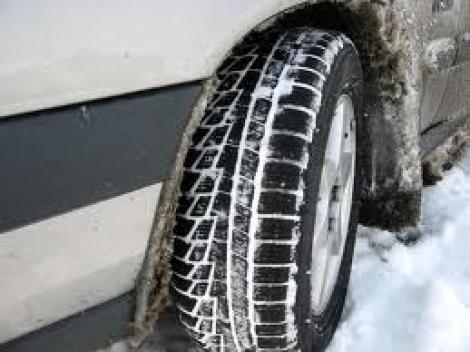 Amanare: Dotarea masinilor cu pneuri de iarna, obligatorie din 2011!