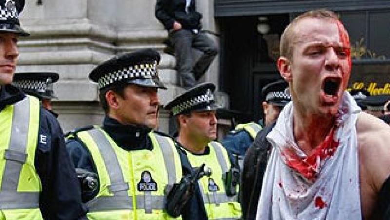 VIDEO! 50.000 de studenti au atacat sediul Partidului Conservator din Londra