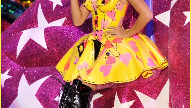 Katy Perry, show vestimentar la prezentarea Victoria's Secrets