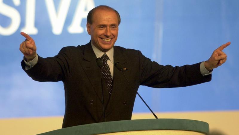 Vedeta tv din Romania, filmata in timp ce intra in vila lui Berlusconi