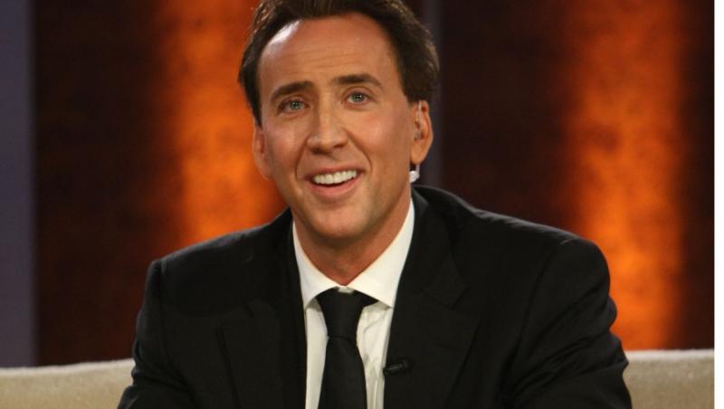 VIDEO! Nicolas Cage, sufocat de fanii romani