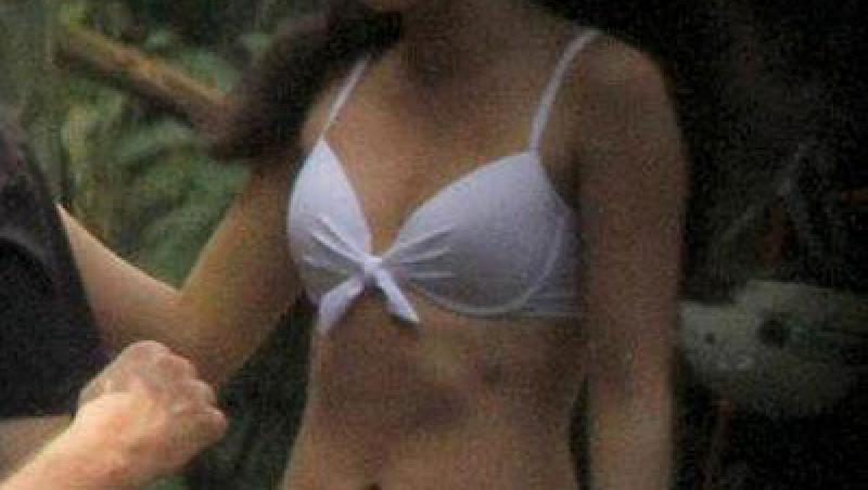 FOTO! Kristen Stewart, in bikini si uda