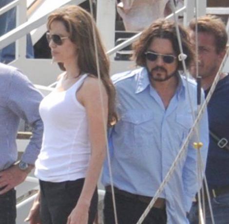 Johnny Depp: "Angelina Jolie este o femeie cool. Avem multe in comun!"