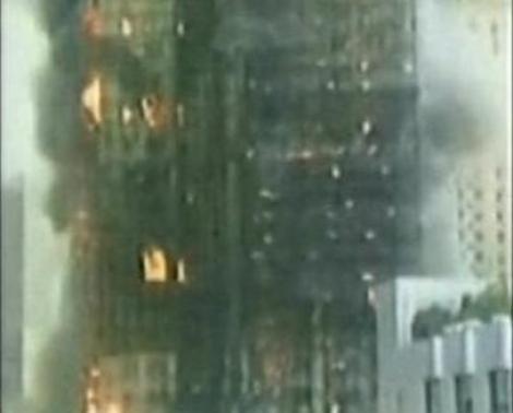 VIDEO! Shanghai: Incendiu devastator intr-un zgarie-nori