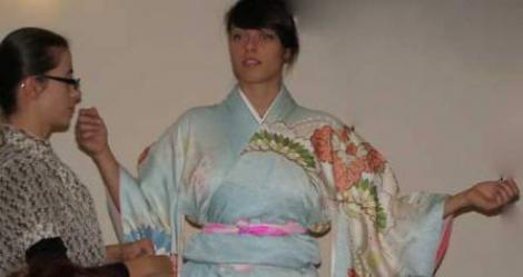 Cum se imbraca un kimono?