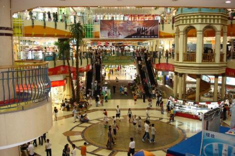 Imobiliare: Datoriile dezvoltatorilor au stimulat preluarea mallurilor
