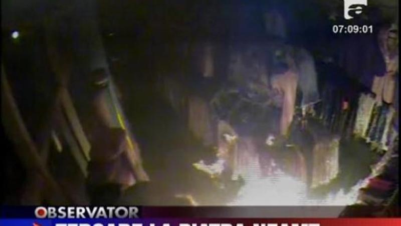 Teroare in Neamt! Vezi imagini cu incendierea unui magazin, inaintea asasinatului!