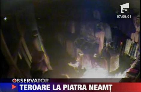 Teroare in Neamt! Vezi imagini cu incendierea unui magazin, inaintea asasinatului!