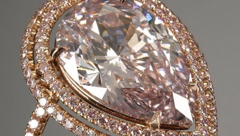 VIDEO! S-a vandut cel mai scump diamant din lume