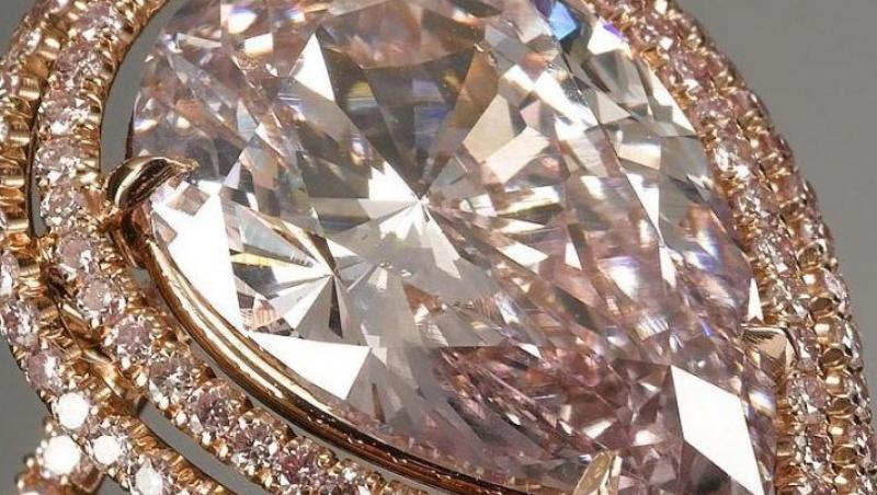 VIDEO! S-a vandut cel mai scump diamant din lume