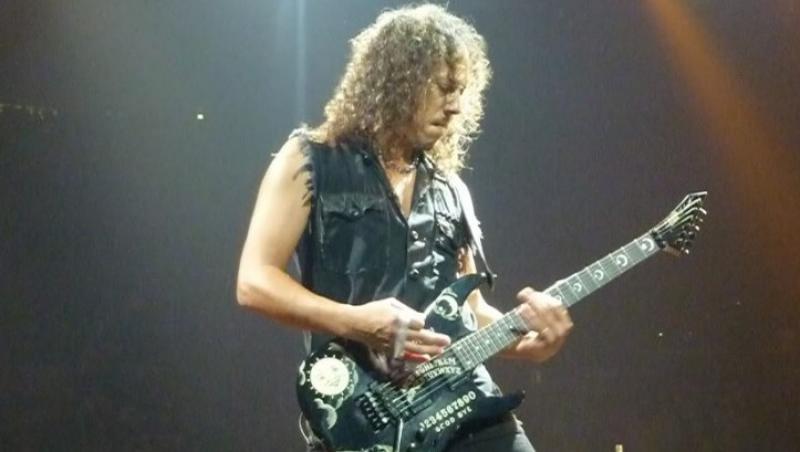 VIDEO! Chitaristul Metallica a aruncat un copiul de pe scena