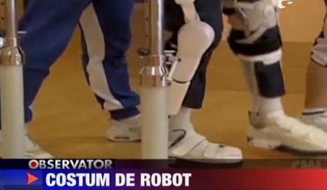 Proteza robotica ce ii ajuta pe invalizi sa se miste normal