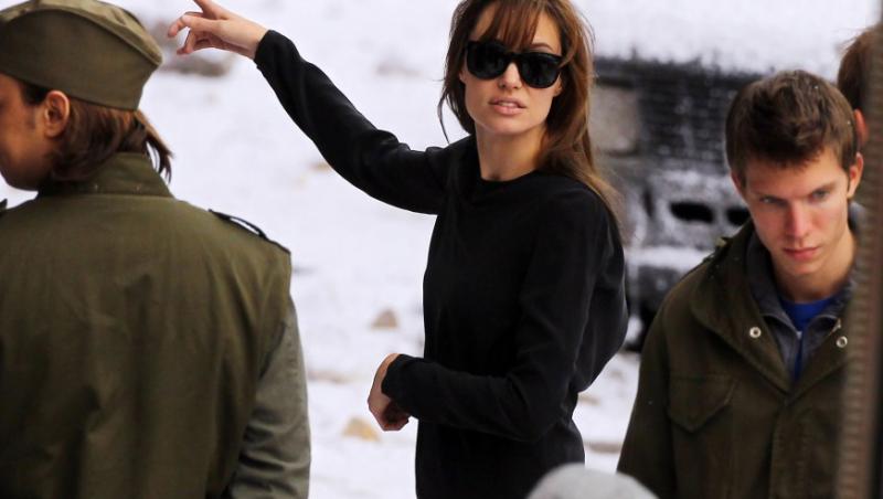 Angelina Jolie a debutat cu scandal