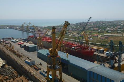 Constanta: Porturile au fost inchise din cauza cetii