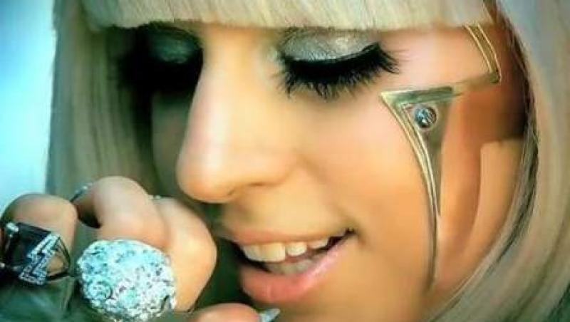 Lady Gaga canta pentru tinerii casatoriti