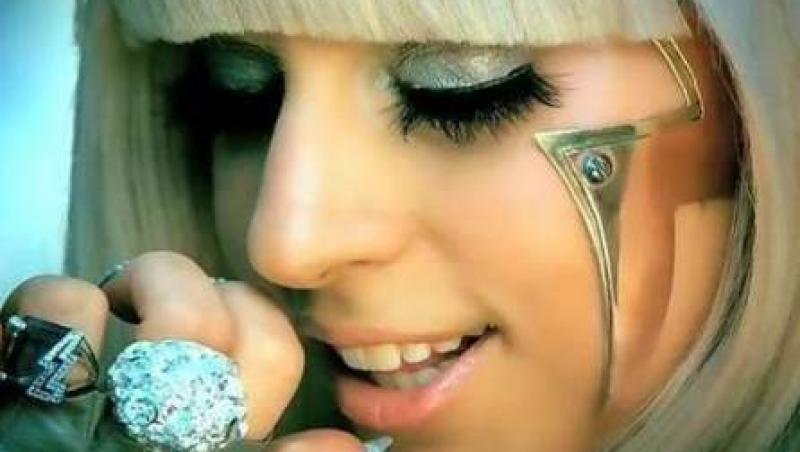 Lady Gaga canta pentru tinerii casatoriti