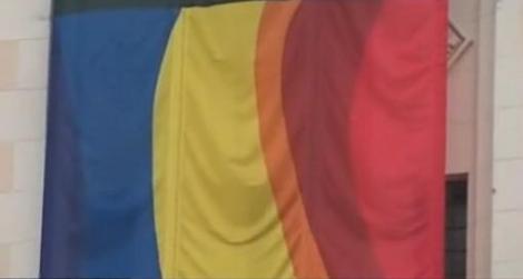 La Alba Iulia exista "tricolorul" in sase culori!