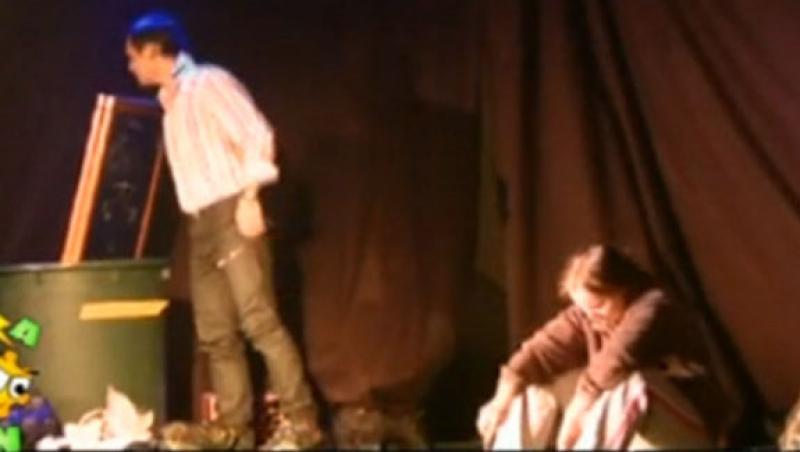 VIDEO! Razvan a jucat rolul unui cocalar intr-o piesa de teatru