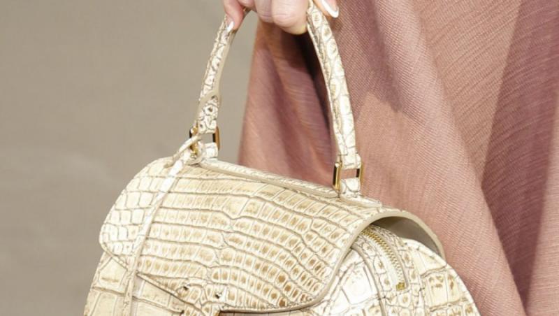 Louis Vuitton lanseaza gentile cu blanita