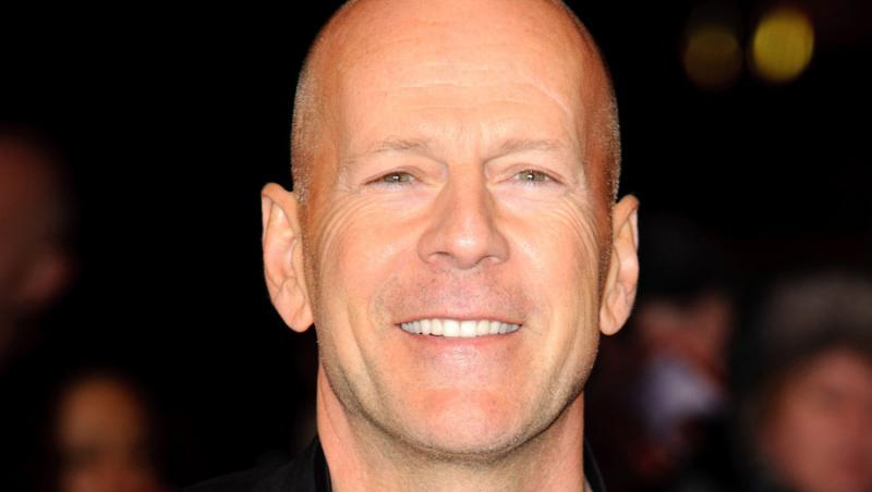 Bruce Willis isi imprumuta imaginea unei banci din Rusia