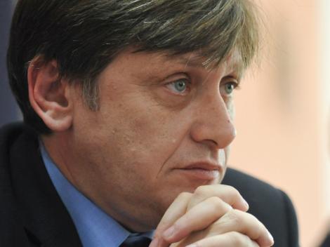 Antonescu: Basescu face propaganda pentru prosti